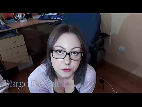 ❤️ Msichana Mrembo aliye na Miwani Anamnyonya Dildo kwa Kina kwenye Kamera kwenye ponografia sw.com-milf-300.ru ❤