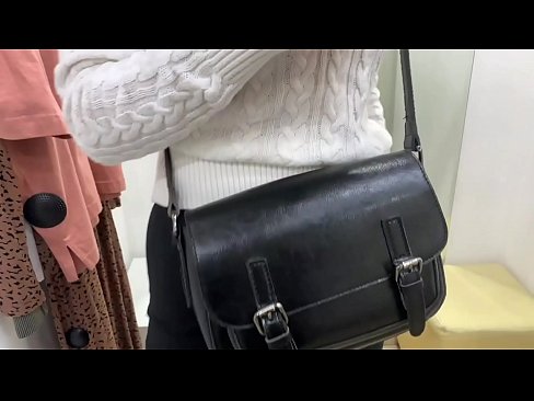 ❤️ Punyeto ya umma ya bitch FeralBerry na dildo kwenye chumba cha kufaa kwenye ponografia sw.com-milf-300.ru ❤